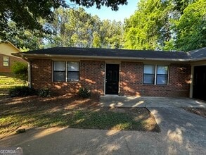 Building Photo - 121 Lake Dr