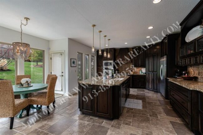 Building Photo - Gorgeous 5 Bed 5 Bath Home in Olathe-Comin...