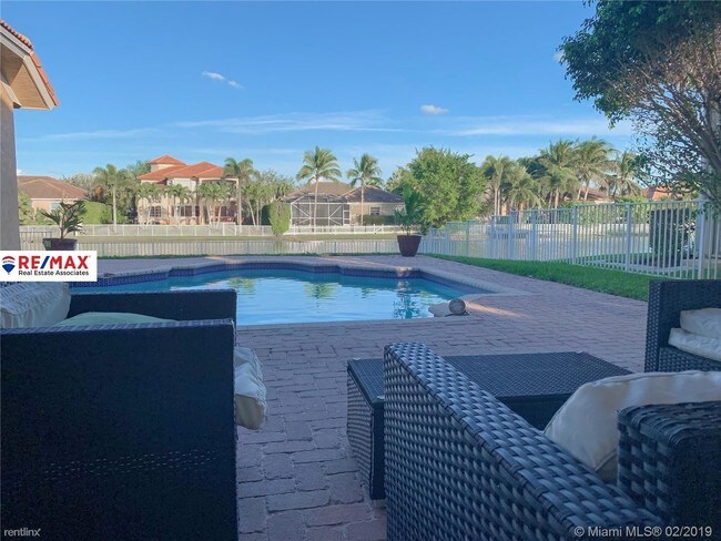 Foto del edificio - 5 br, 3 bath House - 3360 SW 195th Ter