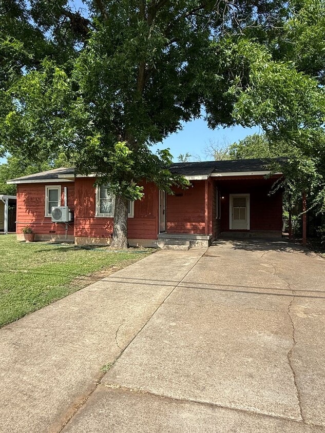 Primary Photo - 3 Bedroom 2 Bath - Brook Village
