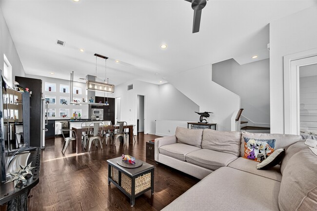 Foto del edificio - 1232 W 24th St