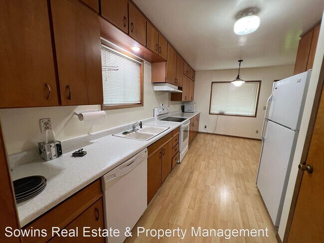 Building Photo - 3 br, 1.5 bath House - 439 Chinook St
