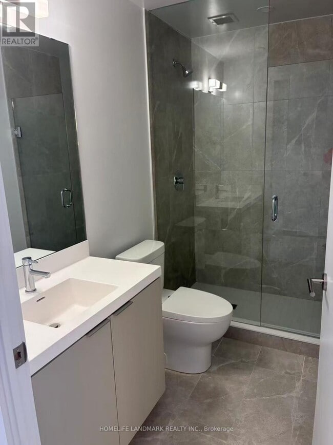 Building Photo - 5858 Yonge St