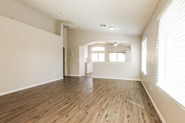Foto del edificio - 6426 W Watkins St