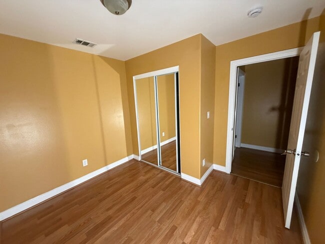 Building Photo - 40(718)