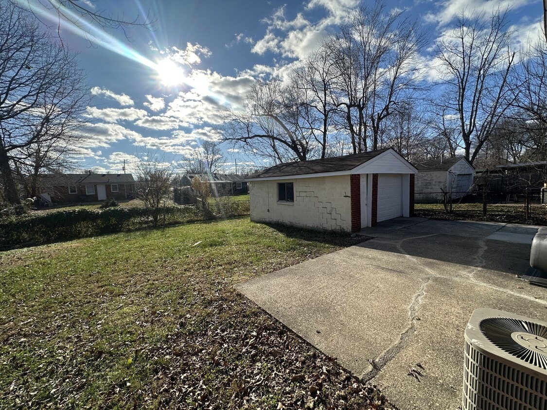 Building Photo - 4606 Aral Dr