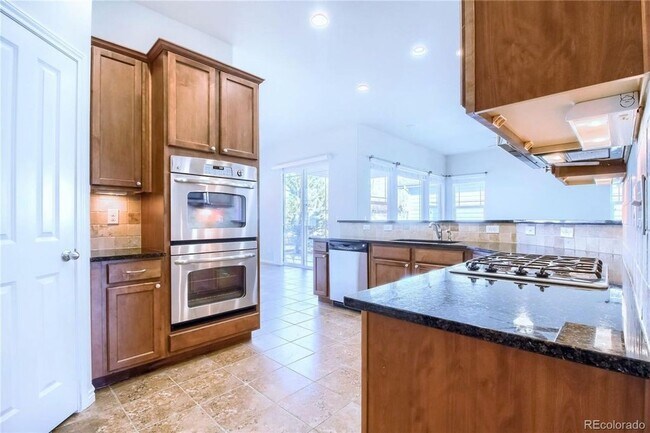 Building Photo - GORGEOUS RANCH STYLE HOME IN ERIE!