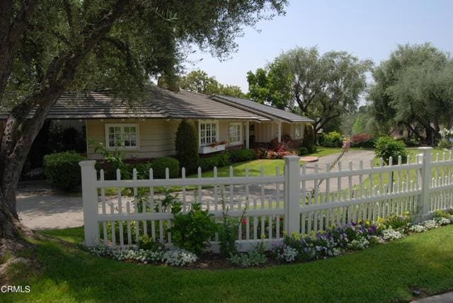 Building Photo - 1990 Highland Oaks Dr