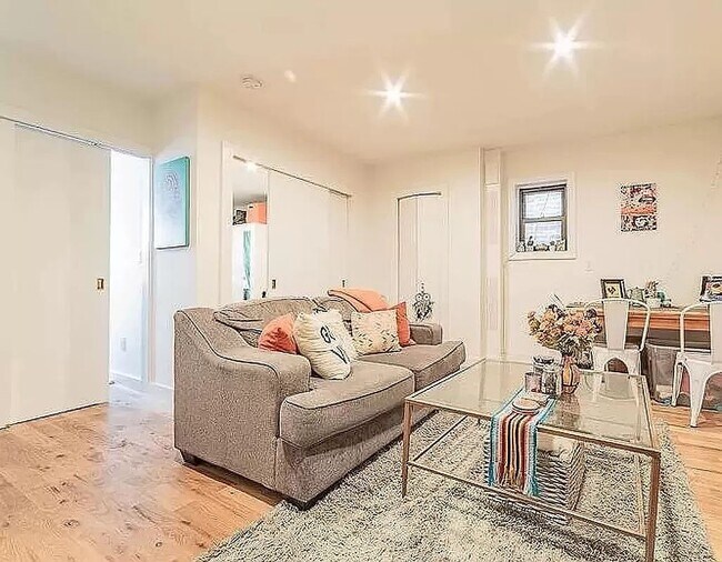 Building Photo - 406 West 39th Street