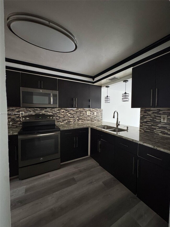Foto del edificio - 10800 NW 7th St