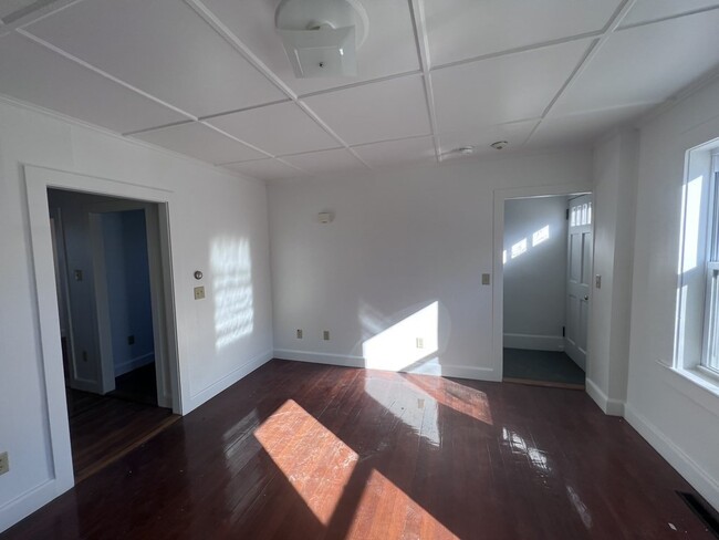 Building Photo - 1 N Spooner St