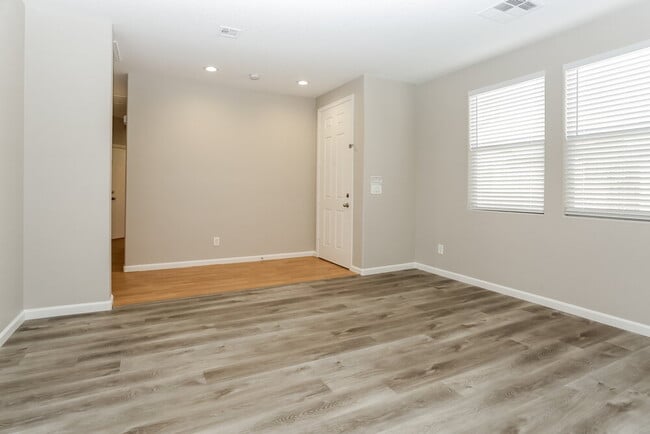 Building Photo - 3604 N Porch Swings Way