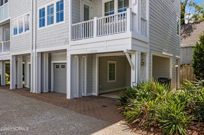 Building Photo - 1710 Tearthumb Ct