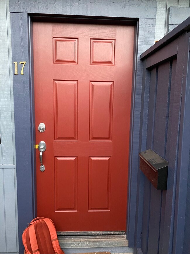 Building Photo - 17 Deuce Ct