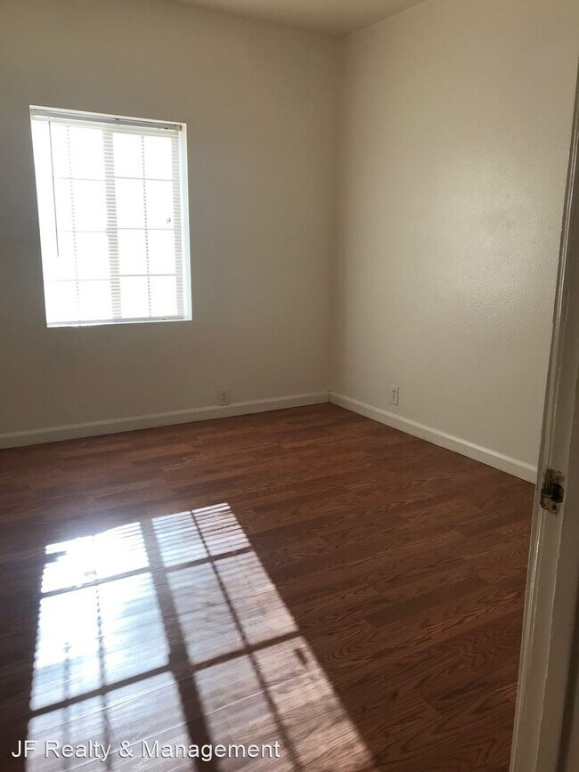 Building Photo - 3 br, 1 bath House - 622 W 12th Street