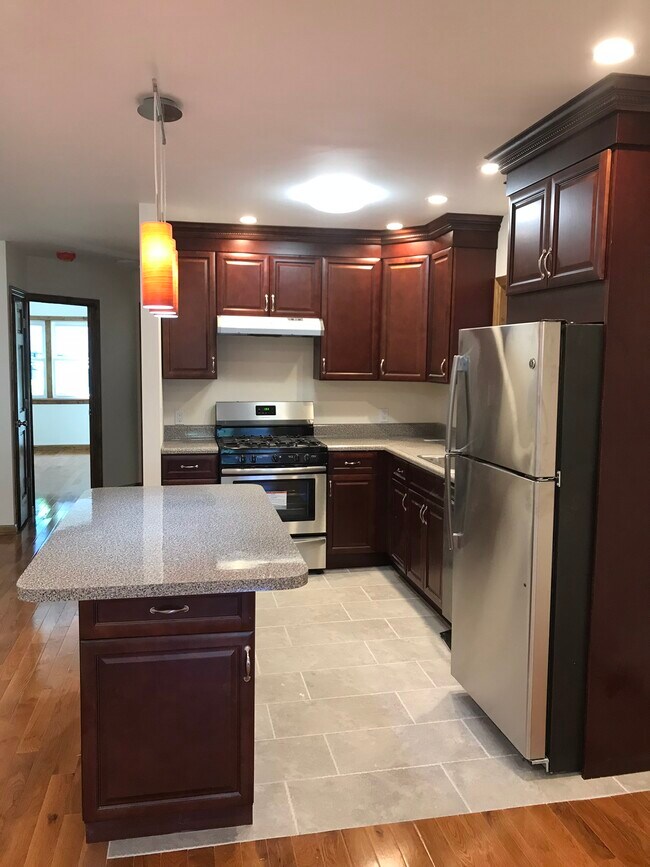 Foto del edificio - 405 W 263rd St