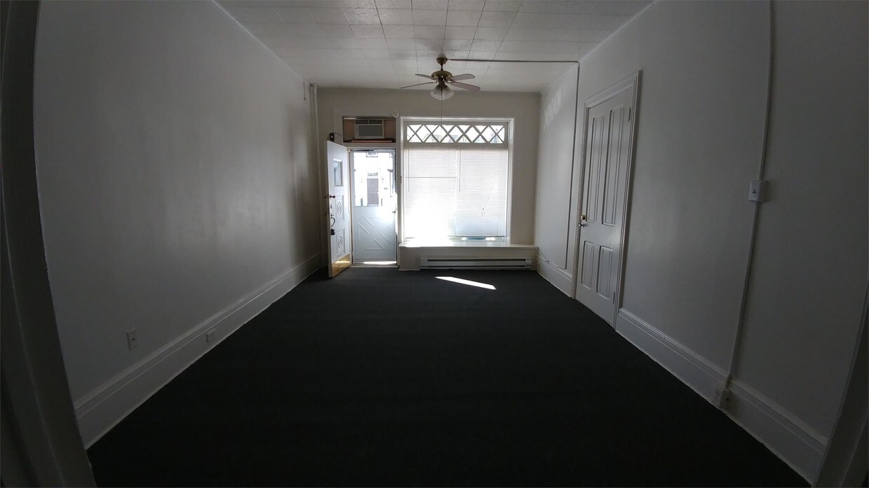 Primary Photo - 105 E Main St