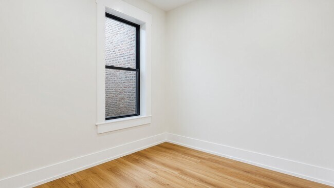 Foto del edificio - 944 N Damen Ave