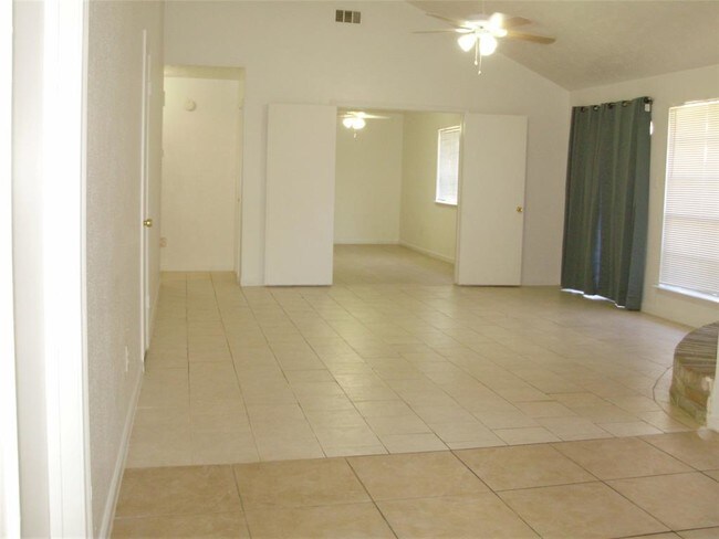 Building Photo - 3814 Ebury Dr