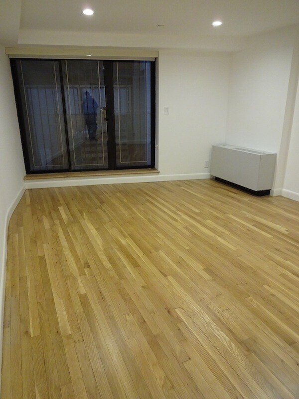 Foto principal - 341 W 11th St