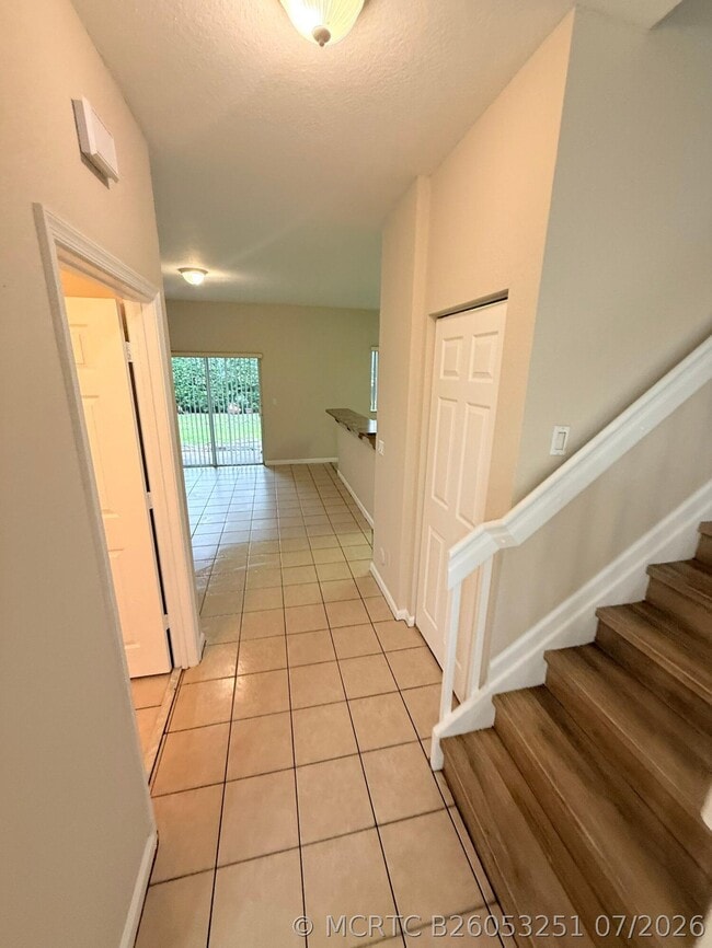 Building Photo - 905 N Santa Catalina Cir