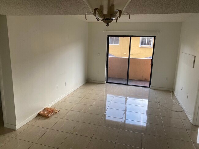 Foto del edificio - 8095 NW 8th St