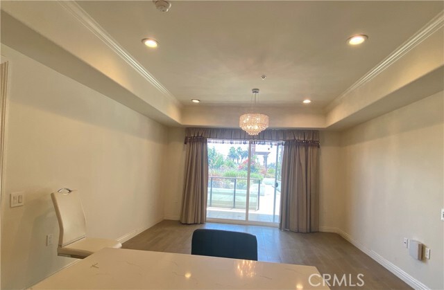 Foto del edificio - 1598 Long Beach Blvd