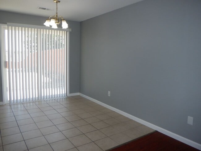 Building Photo - Convenient Location - Cul De Sac