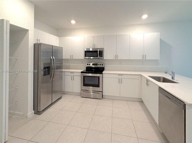 Foto del edificio - 1060 SE 26th Ter