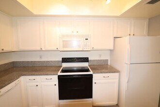 Building Photo - 4271 N River Grove Cir