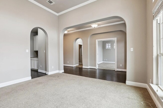 Building Photo - 8804 Vantage Point Dr