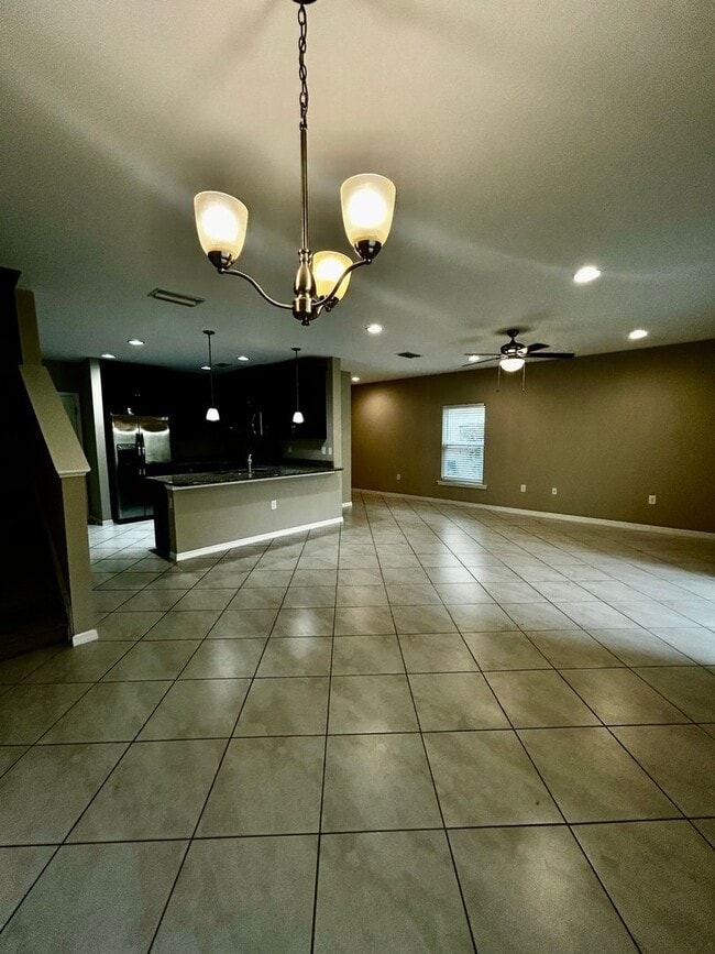 Building Photo - Beautiful 3-Bedroom 2.5 Bath Single-Family Home in Hammock Cove