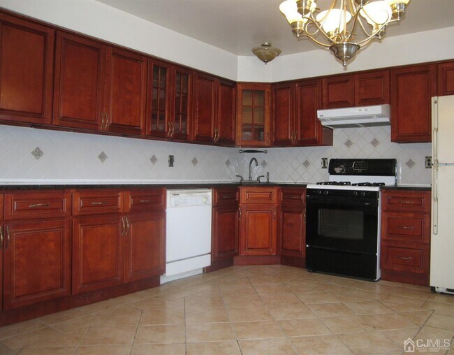 Building Photo - 5401 N Oaks Blvd