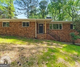 Building Photo - 1969 Anderson Dr SE