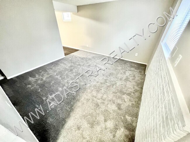 Foto del edificio - Beautiful 4 Bed Duplex in Independence-Ava...