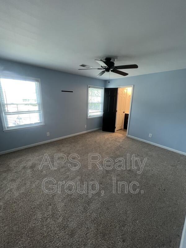 Building Photo - 5115 Lawndale Dr