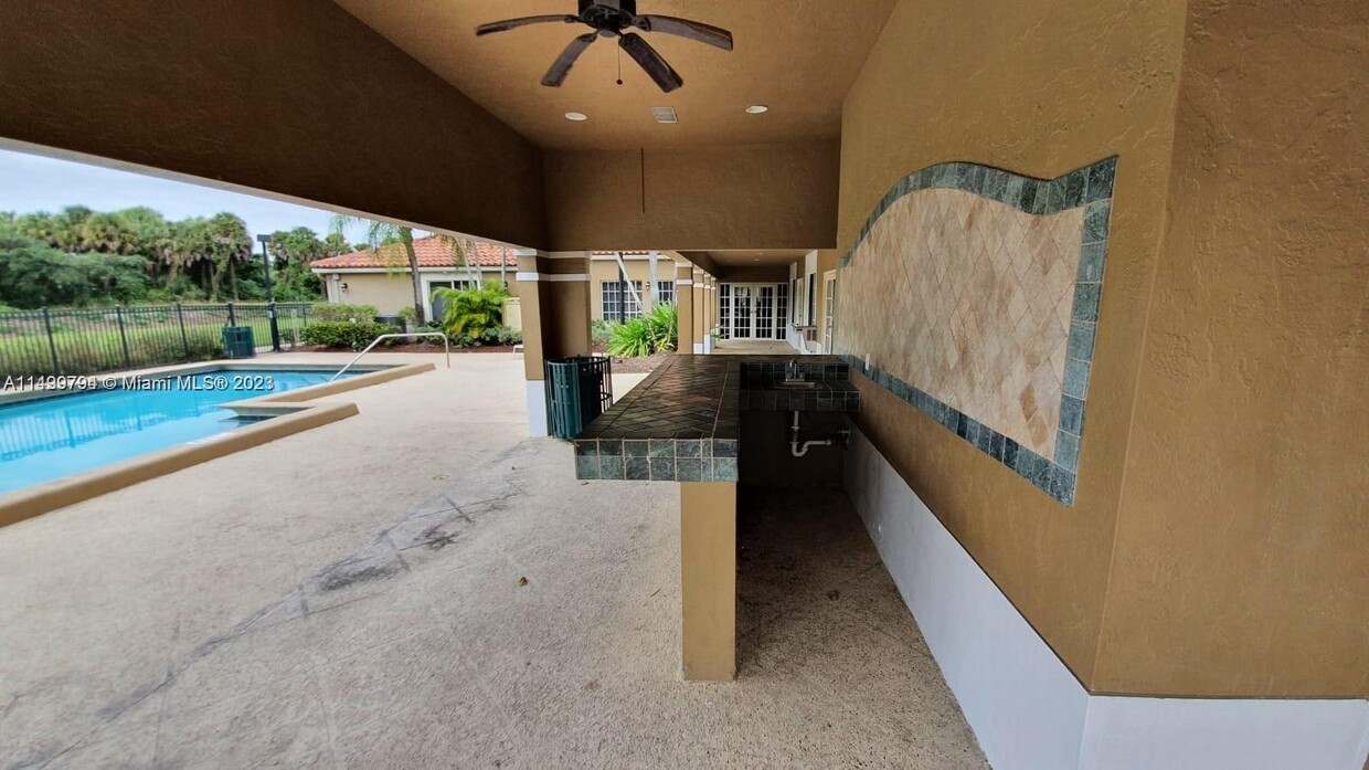 Foto principal - 1251 Benoist Farms Rd