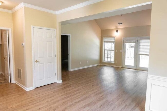 Building Photo - 910 Literary Cir