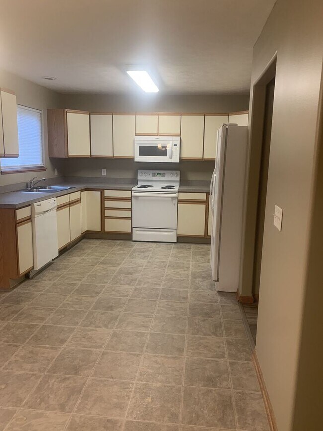 Foto del edificio - 6630 Shadow Pines Dr