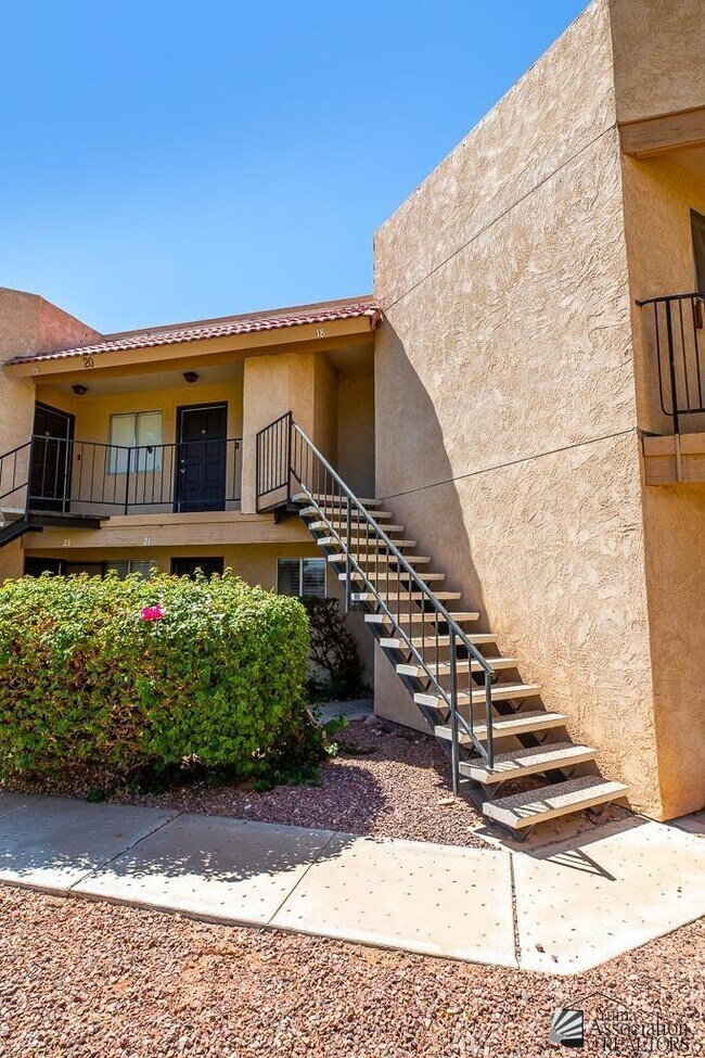 Building Photo - 10642 S Camino Del Sol