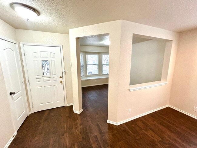Building Photo - 123 Adelaide Oaks