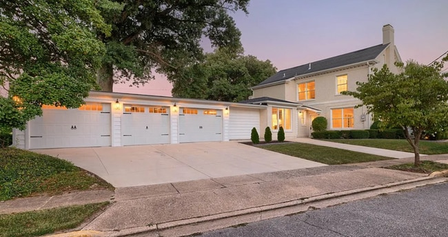 Building Photo - Spacious 5-Bedroom Home with Luxury Finish...
