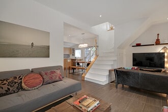 Building Photo - 7 Ways Ln