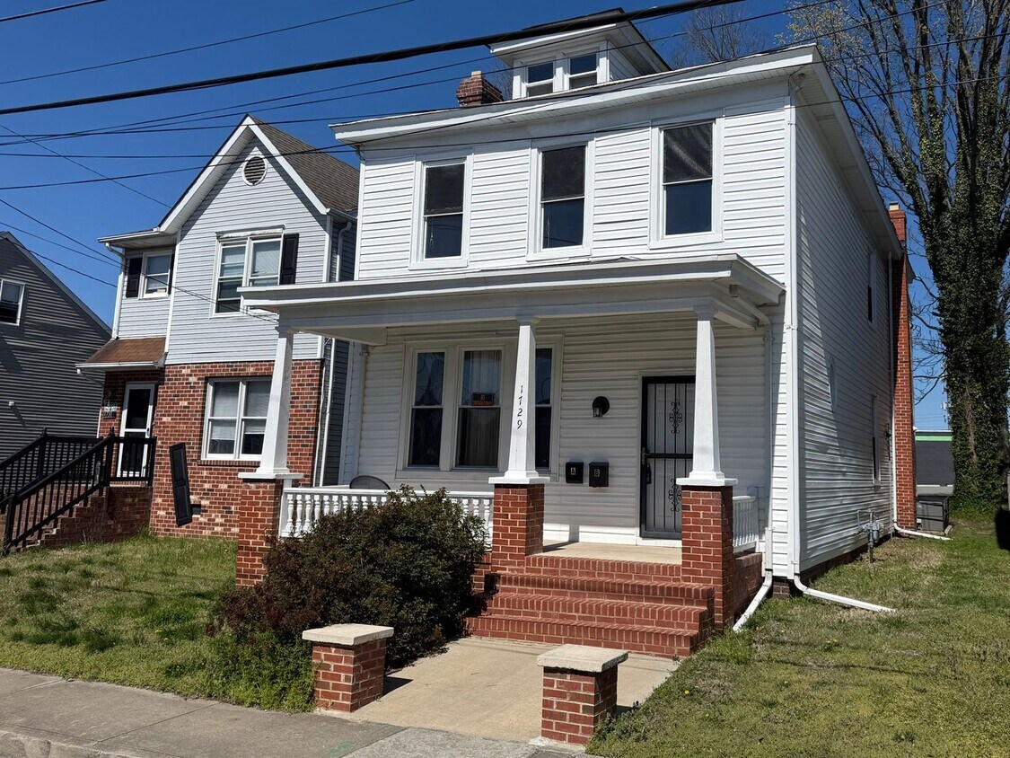 Spacious 3BR / 2BA apartment with ensuite bath and in-unit laundry - Spacious 3BR / 2BA apartment with ensuite bath and in-unit laundry