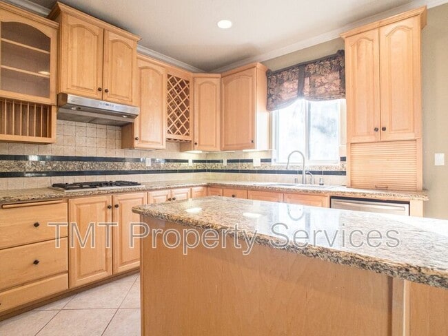 Building Photo - 9510 Stone Springs Dr