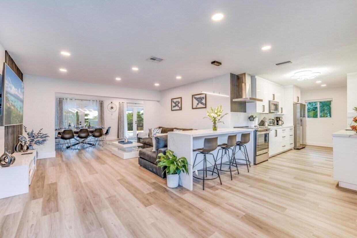 Foto principal - 834 SW 14th Ct