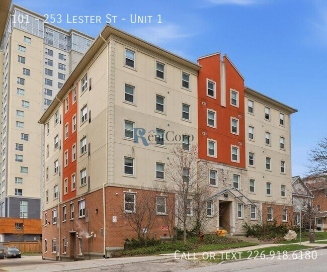 Photo du bâtiment - 253-253 Lester St
