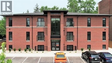 Building Photo - 6550 Wyandotte St E