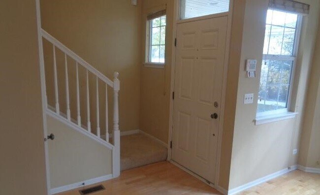 Building Photo - 661 W Jonathan Dr