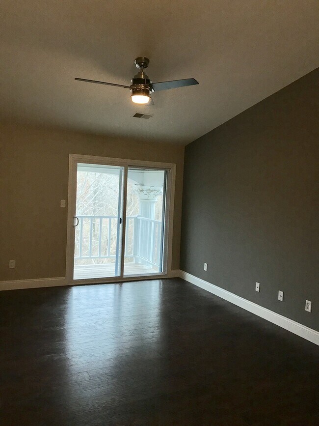 Building Photo - Gorgeous Renovated Condo in Creve Coeur Cr...